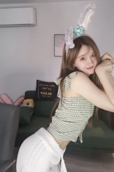 可脱卸衣服并互动的游戏